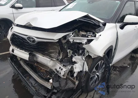 2021 Toyota Highlander Xle z USA, uszkodzony, nr VIN 5TDGZRAH4MS532173